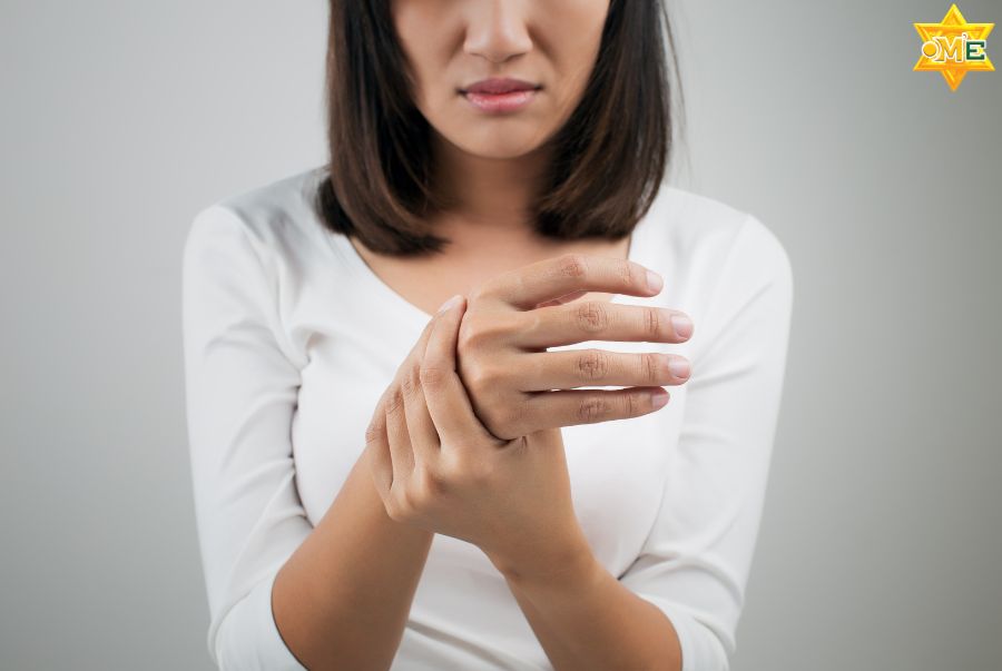 Bấm huyệt giảm đau nhức, hết tê bì vai tay khi dùng máy tính có hiệu quả không?