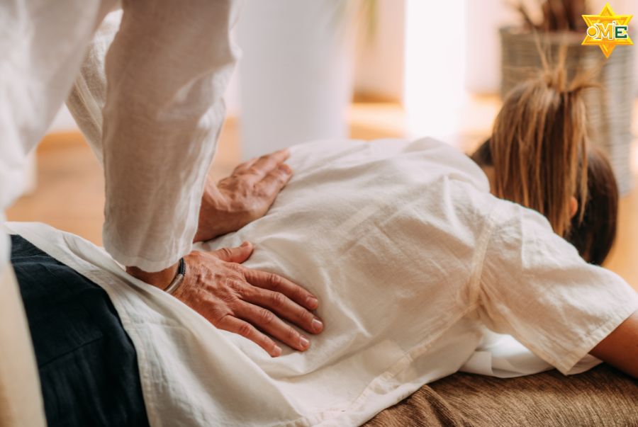 Quan điểm Y học cổ truyền về đau mỏi cổ vai gáy