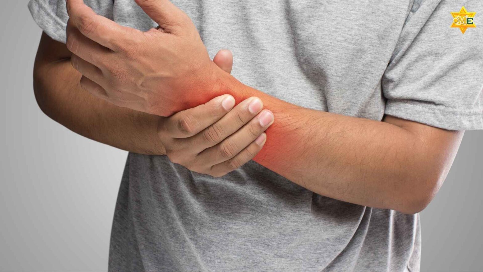 Đối tượng nên áp dụng massage vùng tay bao gồm người bị viêm khớp, chấn thương nhẹ và người làm việc tay lặp đi lặp lại