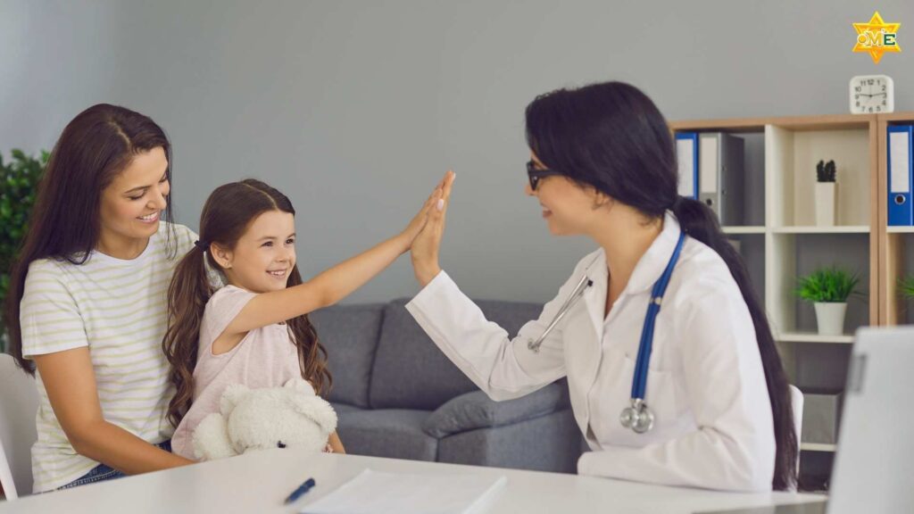 Thăm khám dinh dưỡng định kỳ giúp phát hiện sớm các vấn đề bệnh lý liên quan đến tình trạng biếng ăn của trẻ