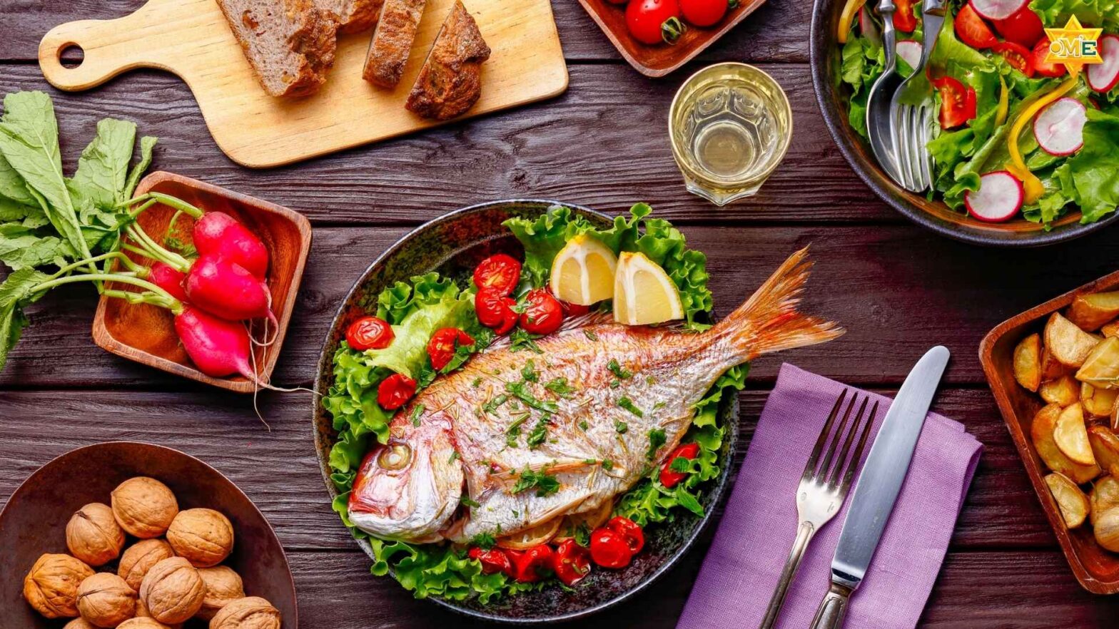 Hình ảnh minh họa các loại thực phẩm tốt cho người ung thư gan như rau xanh, cá, sữa và ngũ cốc nguyên cám