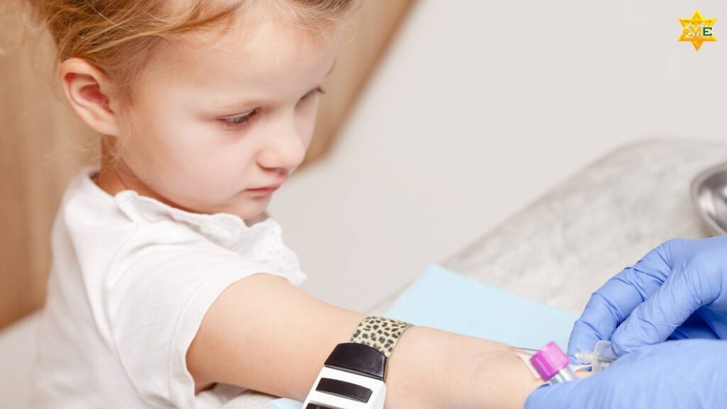 Lấy mẫu máu là bước đầu tiên trong chẩn đoán thiếu máu ở trẻ