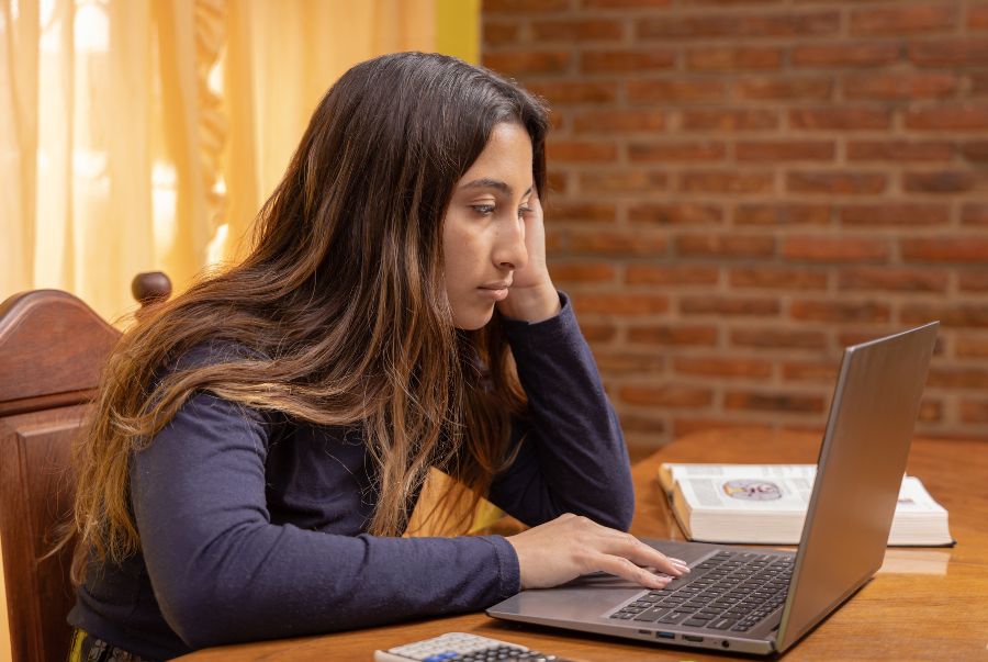 Xoa bóp trị liệu đau đầu có thật sự hiệu quả và an toàn không?