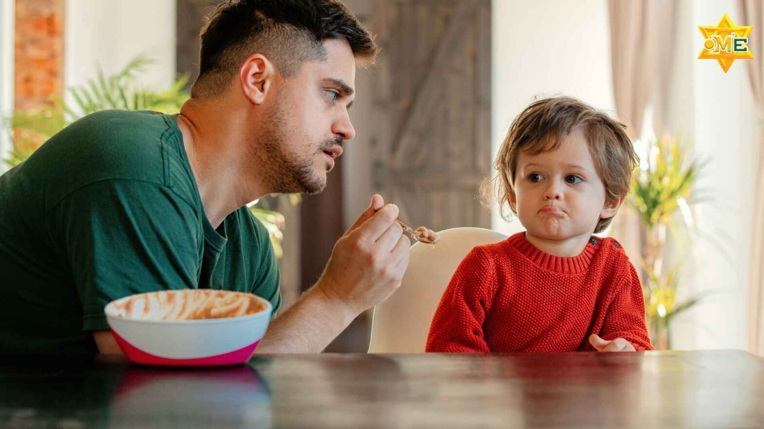 Trẻ ốm dậy biếng ăn, quay mặt tránh thức ăn