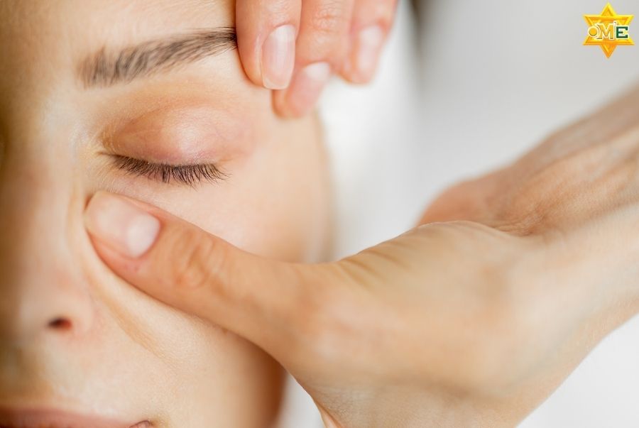 Cách bấm huyệt giảm nhức mỏi mắt hiệu quả