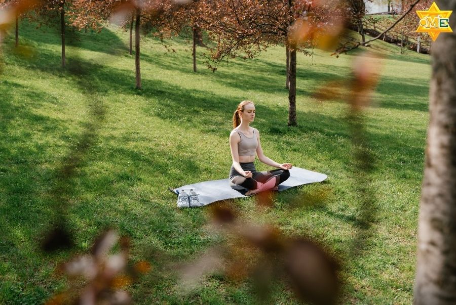 Thủ ấn hồi phục là gì? Học cách đặt tay phục hồi sức khỏe an toàn và hiệu quả