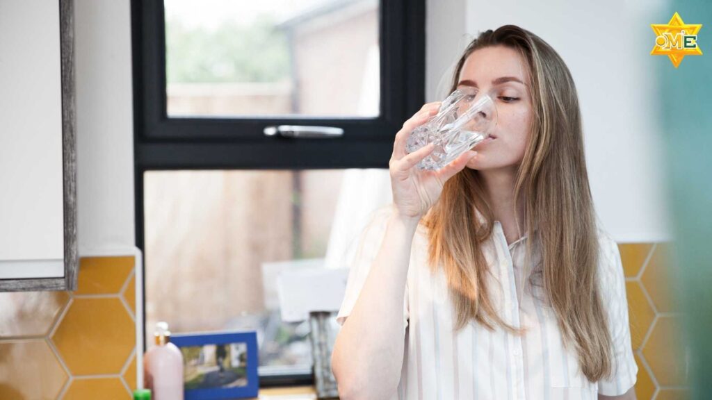 Uống đủ 1,5 – 2 lít nước mỗi ngày.