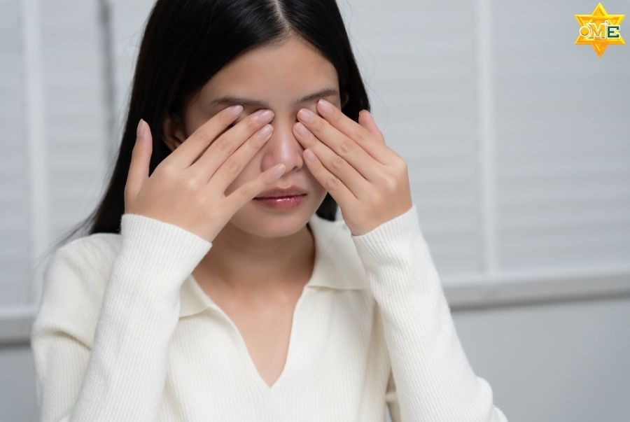 Cách bấm huyệt chữa mắt mờ tại nhà