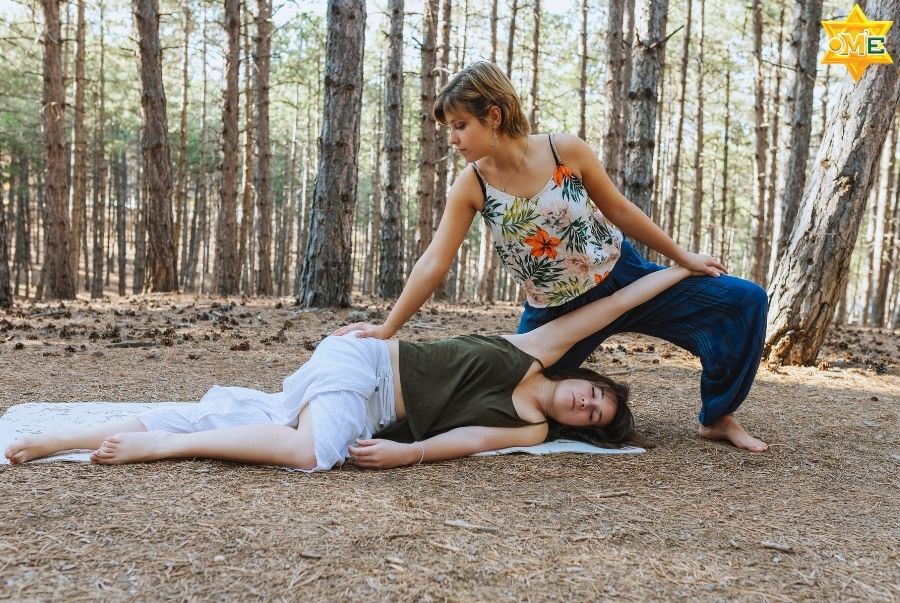 Những lưu ý khi thực hiện yoga massage và bấm huyệt trị liệu đau nhức